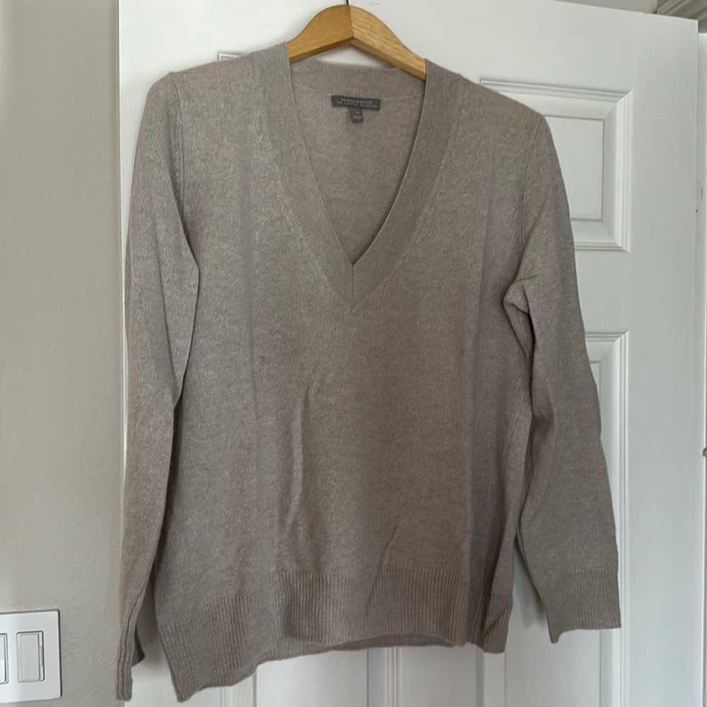 Dove grey 100% cashmere v-neck sweater